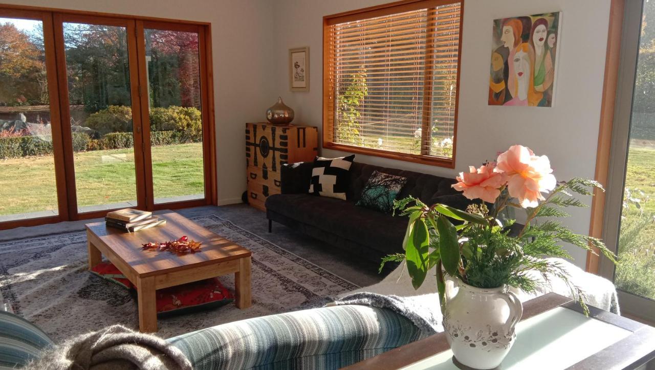 Rose & Stream Retreat Apartment Waikuku Luaran gambar