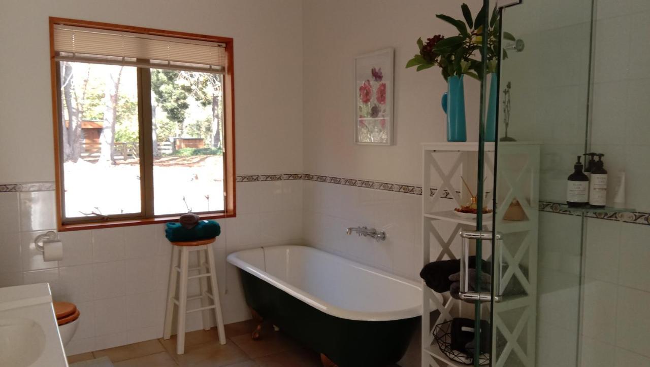 Rose & Stream Retreat Apartment Waikuku Luaran gambar